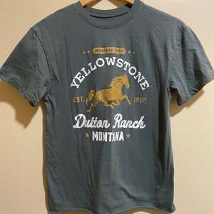 Yellowstone Dutton Ranch Short Sleeve T-Shirt Juniors Small